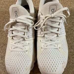 On Cloud Cloudswift women’s 8 medium